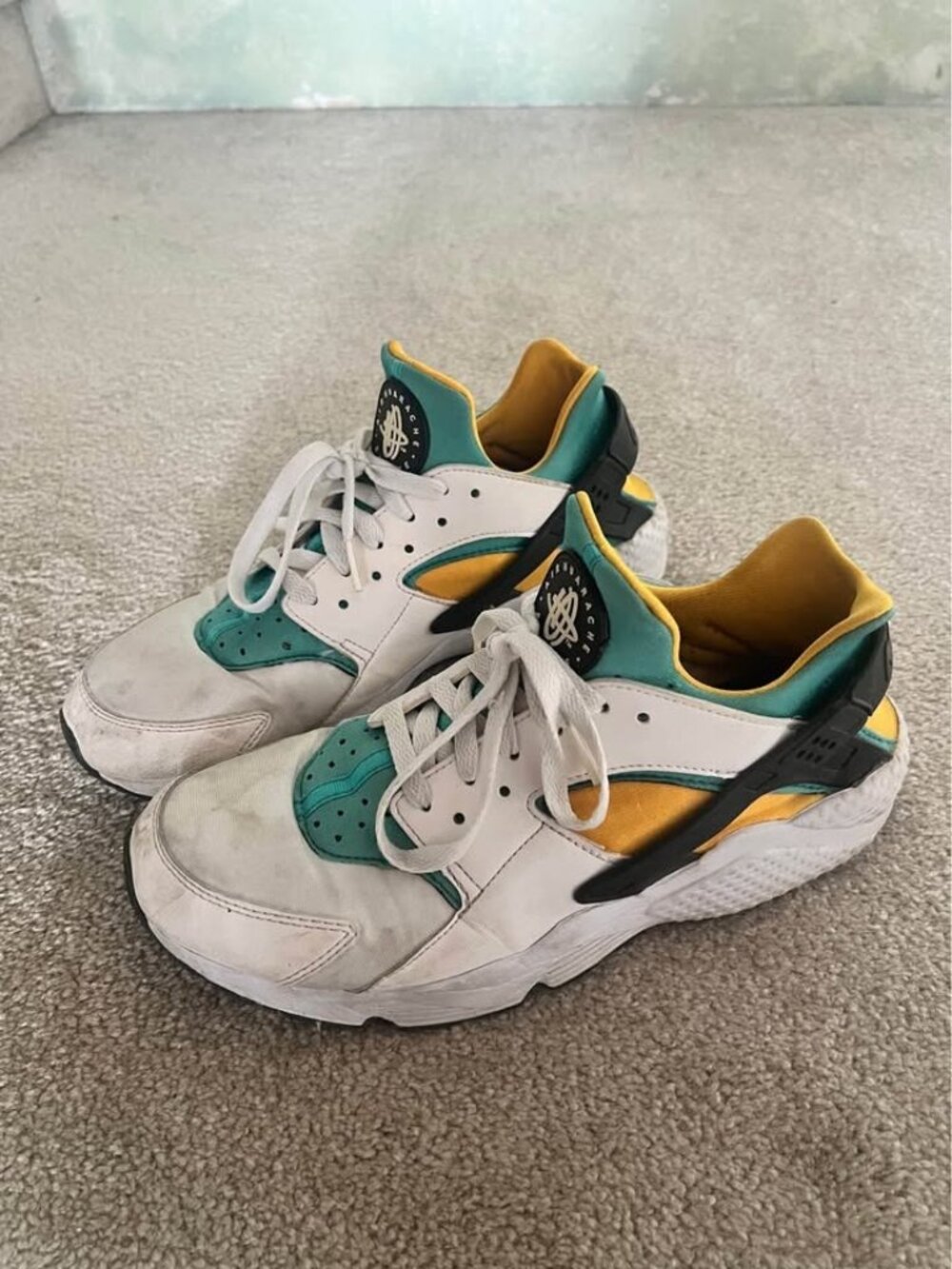 Nike Air Huarache Womens Sneakers US 10.5 White Teal Yellow